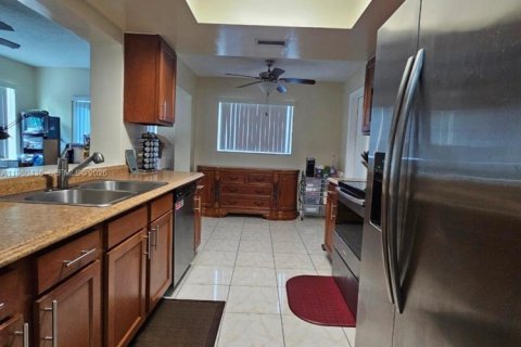 House in Tamarac, Florida 2 bedrooms, 124.3 sq.m. № 2043811 - photo 6