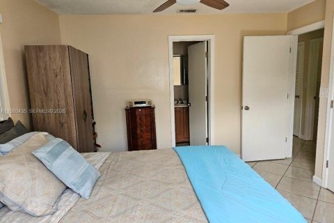 House in Tamarac, Florida 2 bedrooms, 124.3 sq.m. № 2043811 - photo 9