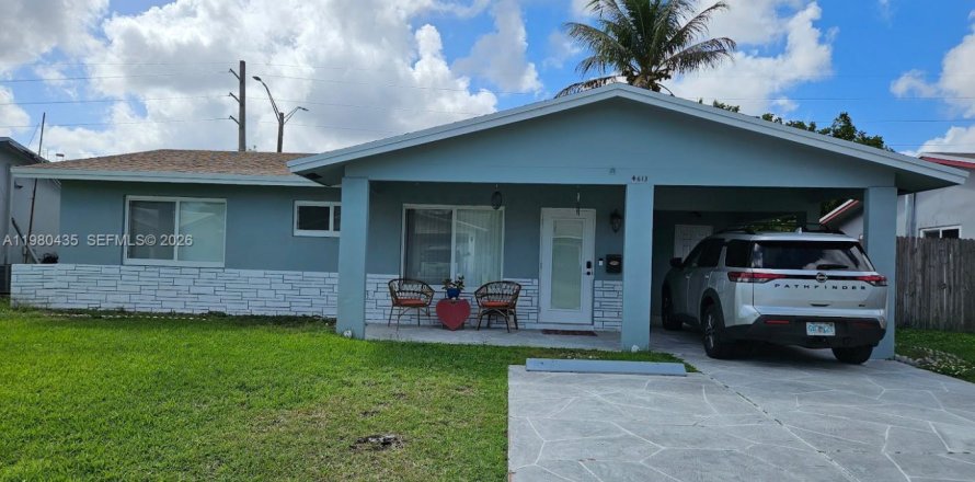 House in Tamarac, Florida 2 bedrooms, 124.3 sq.m. № 2043811