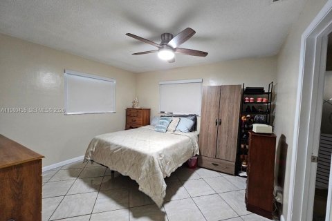 House in Tamarac, Florida 2 bedrooms, 124.3 sq.m. № 2043811 - photo 7