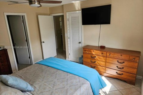 House in Tamarac, Florida 2 bedrooms, 124.3 sq.m. № 2043811 - photo 8