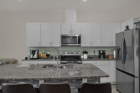 Touwnhouse à vendre à Kissimmee, Floride: 3 chambres, 155.7 m2 № 2309927 - photo 9