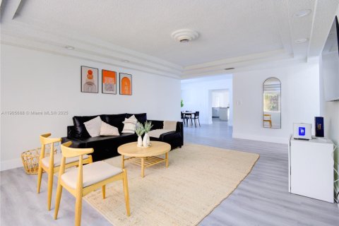 Villa ou maison à vendre à Hollywood, Floride: 5 chambres, 265.33 m2 № 1966270 - photo 5