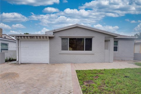 Villa ou maison à vendre à Hollywood, Floride: 5 chambres, 265.33 m2 № 1966270 - photo 1