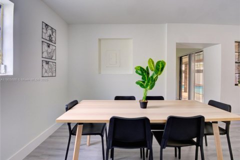 Villa ou maison à vendre à Hollywood, Floride: 5 chambres, 265.33 m2 № 1966270 - photo 11