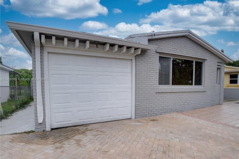 Villa ou maison à vendre à Hollywood, Floride: 5 chambres, 265.33 m2 № 1966270 - photo 2