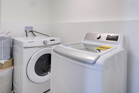 Villa ou maison à vendre à Hollywood, Floride: 5 chambres, 265.33 m2 № 1966270 - photo 8