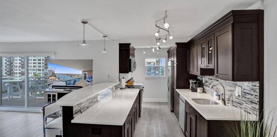 Condo à Hillsboro Beach, Floride, 2 chambres  № 2017056