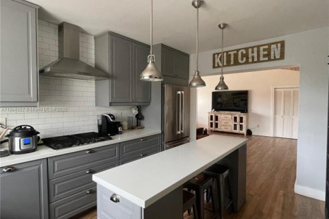 Снять в аренду виллу или дом в Майами, Флорида 5 спален, 209.12м2, № 1946969 - фото 3