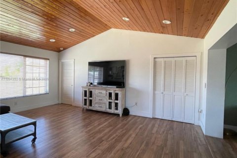 Снять в аренду виллу или дом в Майами, Флорида 5 спален, 209.12м2, № 1946969 - фото 8