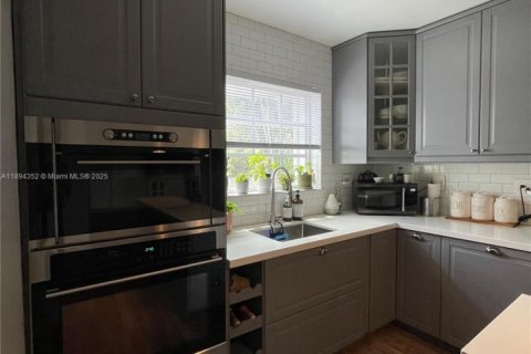 Снять в аренду виллу или дом в Майами, Флорида 5 спален, 209.12м2, № 1946969 - фото 4