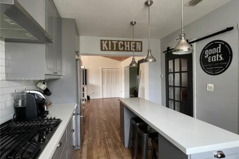 Снять в аренду виллу или дом в Майами, Флорида 5 спален, 209.12м2, № 1946969 - фото 1