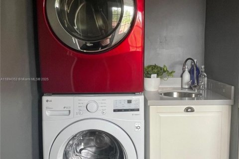 Снять в аренду виллу или дом в Майами, Флорида 5 спален, 209.12м2, № 1946969 - фото 22