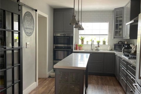 Снять в аренду виллу или дом в Майами, Флорида 5 спален, 209.12м2, № 1946969 - фото 2