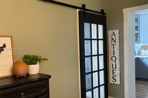 Снять в аренду виллу или дом в Майами, Флорида 5 спален, 209.12м2, № 1946969 - фото 15