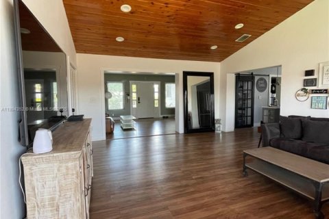 Снять в аренду виллу или дом в Майами, Флорида 5 спален, 209.12м2, № 1946969 - фото 6