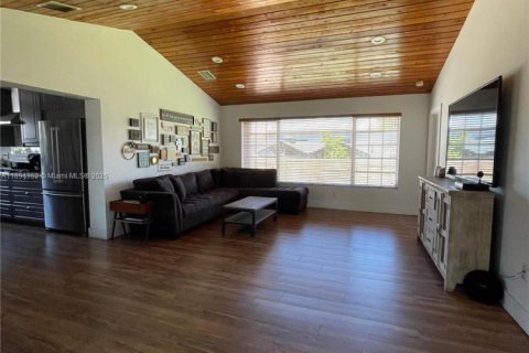 Снять в аренду виллу или дом в Майами, Флорида 5 спален, 209.12м2, № 1946969 - фото 12