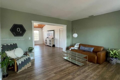 Снять в аренду виллу или дом в Майами, Флорида 5 спален, 209.12м2, № 1946969 - фото 14