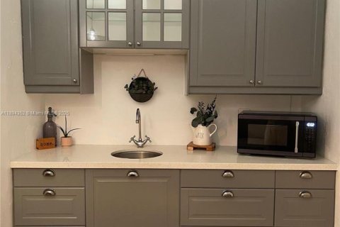 Снять в аренду виллу или дом в Майами, Флорида 5 спален, 209.12м2, № 1946969 - фото 5