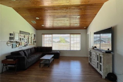 Снять в аренду виллу или дом в Майами, Флорида 5 спален, 209.12м2, № 1946969 - фото 10