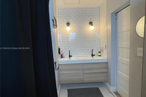 Снять в аренду виллу или дом в Майами, Флорида 5 спален, 209.12м2, № 1946969 - фото 19