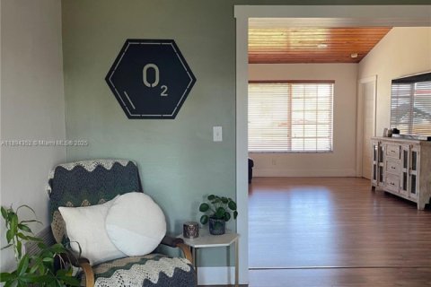 Снять в аренду виллу или дом в Майами, Флорида 5 спален, 209.12м2, № 1946969 - фото 9