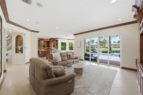 House in Weston, Florida 5 bedrooms, 463.12 sq.m. № 2087013 - photo 14