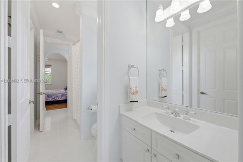 House in Weston, Florida 5 bedrooms, 463.12 sq.m. № 2087013 - photo 30