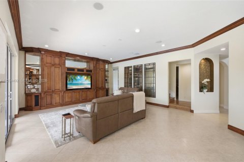 House in Weston, Florida 5 bedrooms, 463.12 sq.m. № 2087013 - photo 15