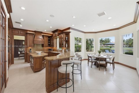 House in Weston, Florida 5 bedrooms, 463.12 sq.m. № 2087013 - photo 10