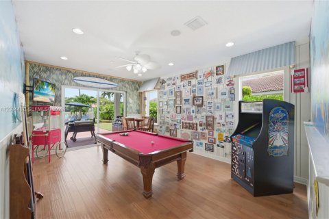 House in Weston, Florida 5 bedrooms, 463.12 sq.m. № 2087013 - photo 17