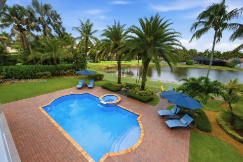 House in Weston, Florida 5 bedrooms, 463.12 sq.m. № 2087013 - photo 3