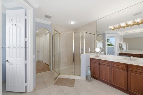 House in Weston, Florida 5 bedrooms, 463.12 sq.m. № 2087013 - photo 24