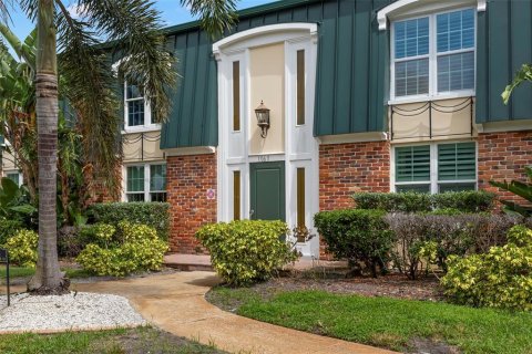 Condo in Saint Petersburg, Florida, 2 bedrooms  № 1899415 - photo 2