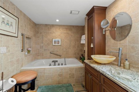 Condo in Saint Petersburg, Florida, 2 bedrooms  № 1899415 - photo 18