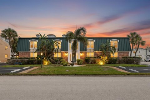 Condo in Saint Petersburg, Florida, 2 bedrooms  № 1899415 - photo 1