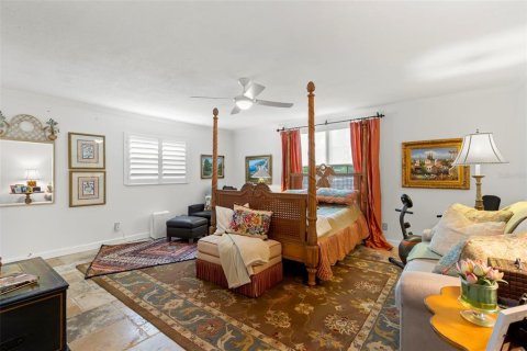 Condo in Saint Petersburg, Florida, 2 bedrooms  № 1899415 - photo 16