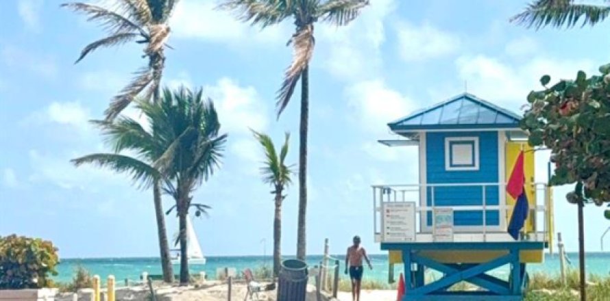 Commercial property in Hollywood, Florida 3 rooms, 35.3 sq.m. № 2084204