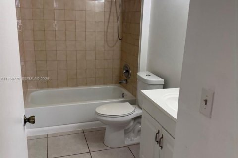Appartement à louer à Miami, Floride: 2 chambres, 99.78 m2 № 2017536 - photo 13
