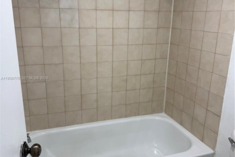 Appartement à louer à Miami, Floride: 2 chambres, 99.78 m2 № 2017536 - photo 14