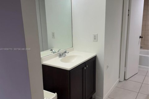 Appartement à louer à Miami, Floride: 2 chambres, 99.78 m2 № 2017536 - photo 12