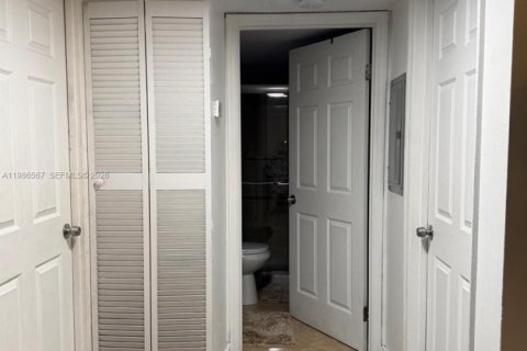 Купить кондоминиум в Хайалиа, Флорида 3 спальни, 98.48м2, № 2044923 - фото 6