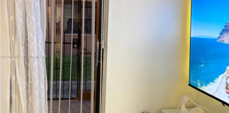 Кондоминиум с 3 спальнями в Хайалиа, Флорида № 2044923