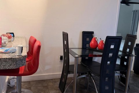 Купить кондоминиум в Хайалиа, Флорида 3 спальни, 98.48м2, № 2044923 - фото 2