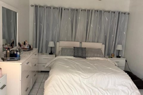 Купить кондоминиум в Хайалиа, Флорида 3 спальни, 98.48м2, № 2044923 - фото 17