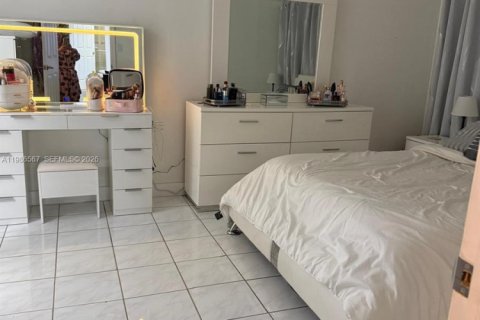 Купить кондоминиум в Хайалиа, Флорида 3 спальни, 98.48м2, № 2044923 - фото 16