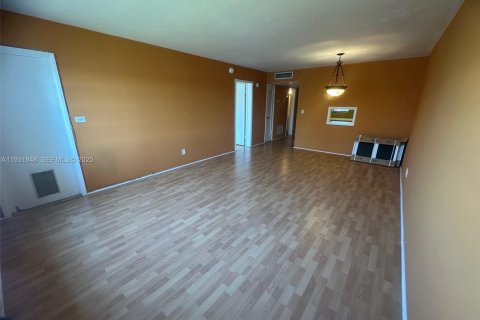 Copropriété à louer à Miami, Floride: 1 chambre, 88.63 m2 № 1990205 - photo 5