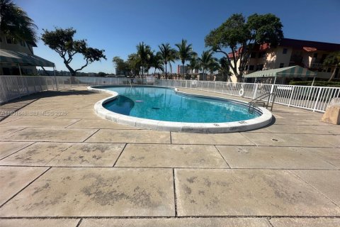 Copropriété à louer à Miami, Floride: 1 chambre, 88.63 m2 № 1990205 - photo 12