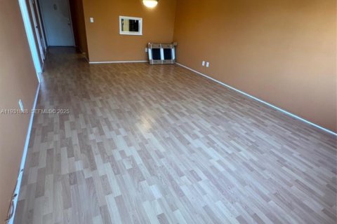 Copropriété à louer à Miami, Floride: 1 chambre, 88.63 m2 № 1990205 - photo 7
