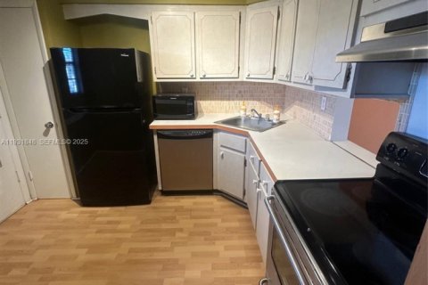 Copropriété à louer à Miami, Floride: 1 chambre, 88.63 m2 № 1990205 - photo 2